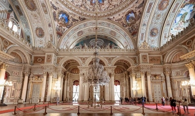 Dolmabahce Palace and Bezm-i Alem Mosque Tour(Half Day)